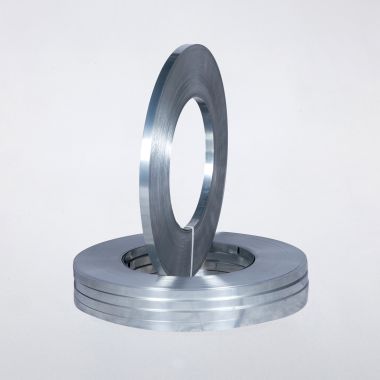 Reggetta in ferro lucida acciaiosa